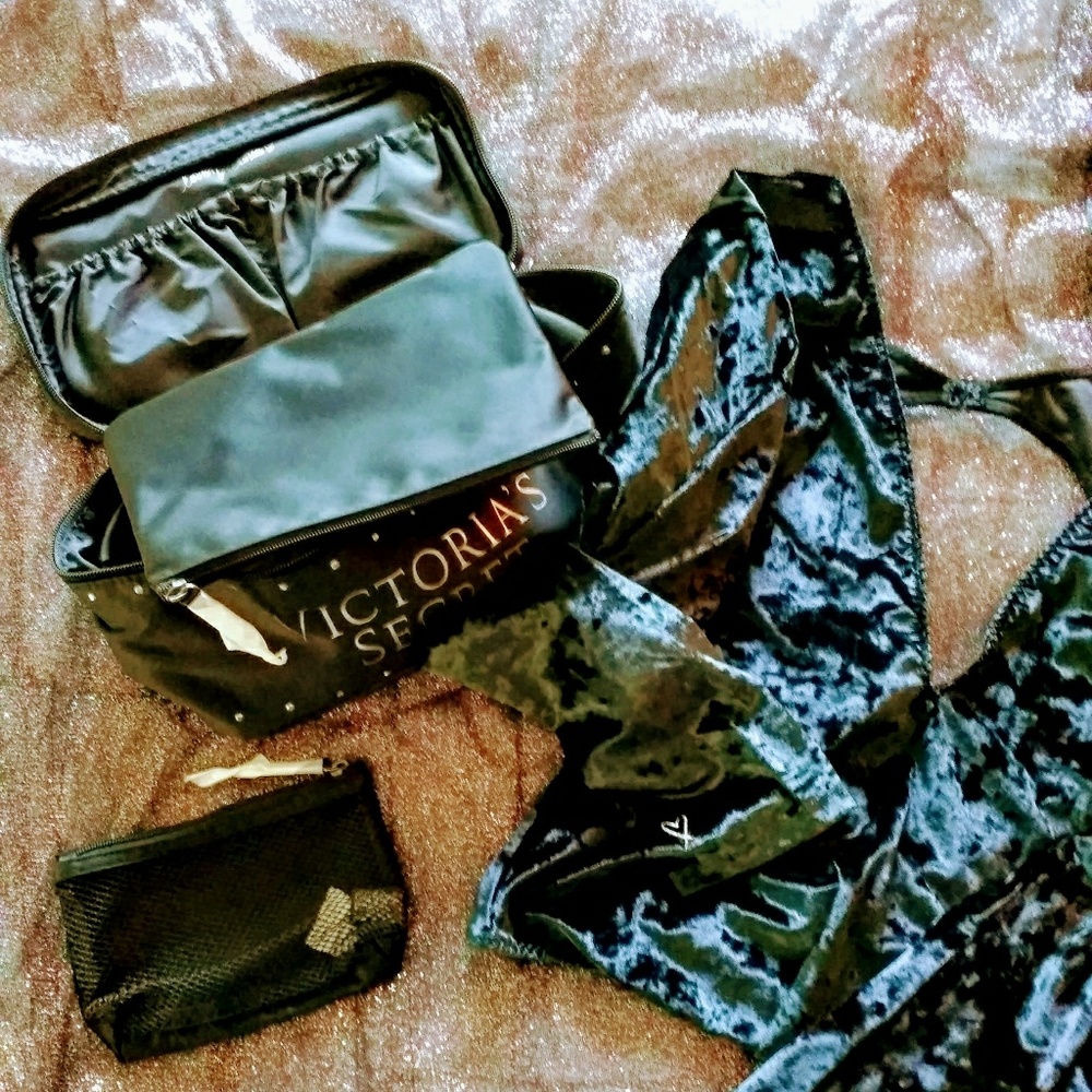 🤍🖤⚡️Victoria Secrets Velvet & Satin 🎇